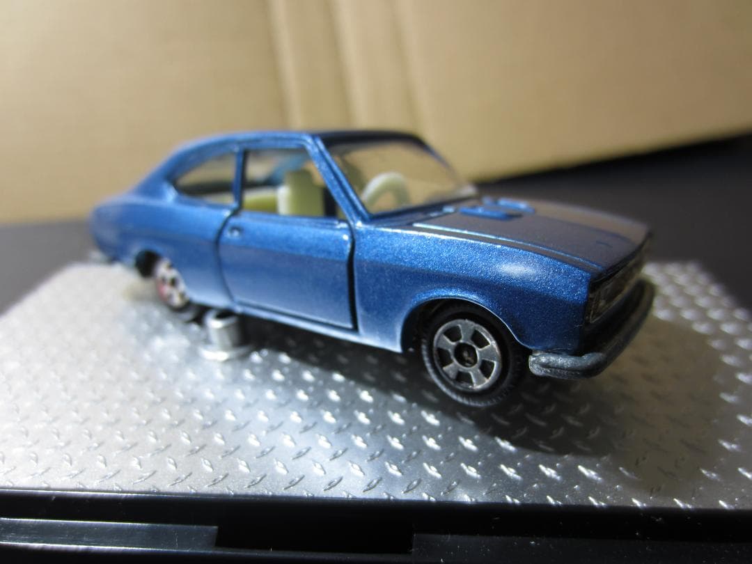 【香港トミカ】マツダ カペラ２ドアクーペ／青／グリル造型あり