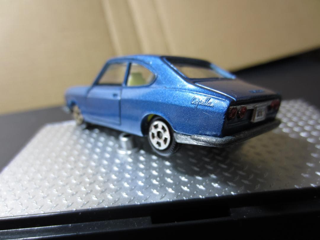【香港トミカ】マツダ カペラ２ドアクーペ／青／グリル造型あり