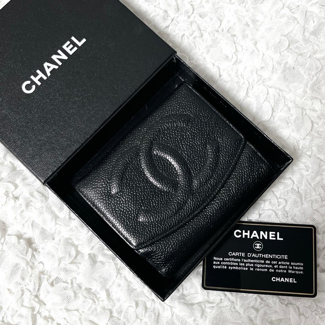 CHANEL ブラック 二つ折り財布 ギャランティカード　箱付　キャビアスキン