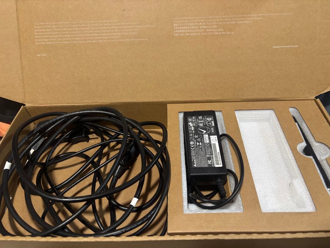 液タブ・ペンタブ Wacom Cintiq 22 WCCC DTK2260K0D-WCCC