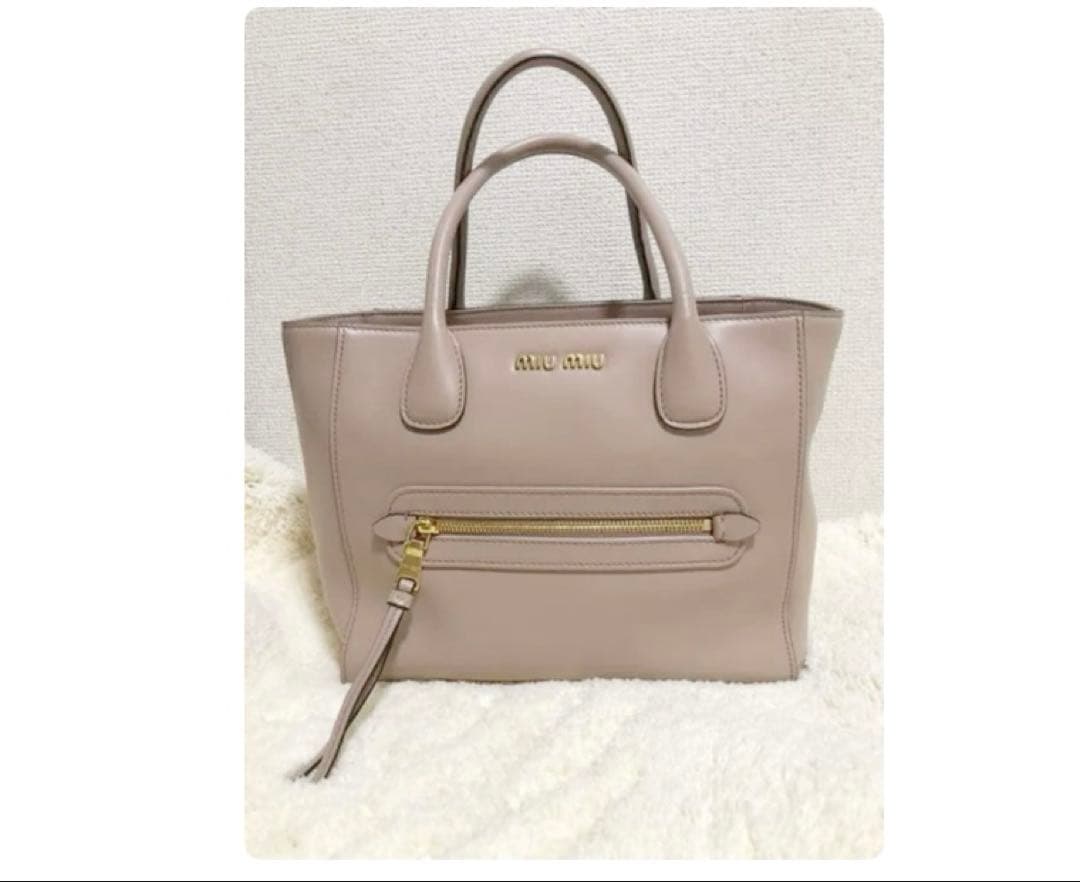 ほぼ未使用のMIUMIU ピンクベージュ 2Way バッグ