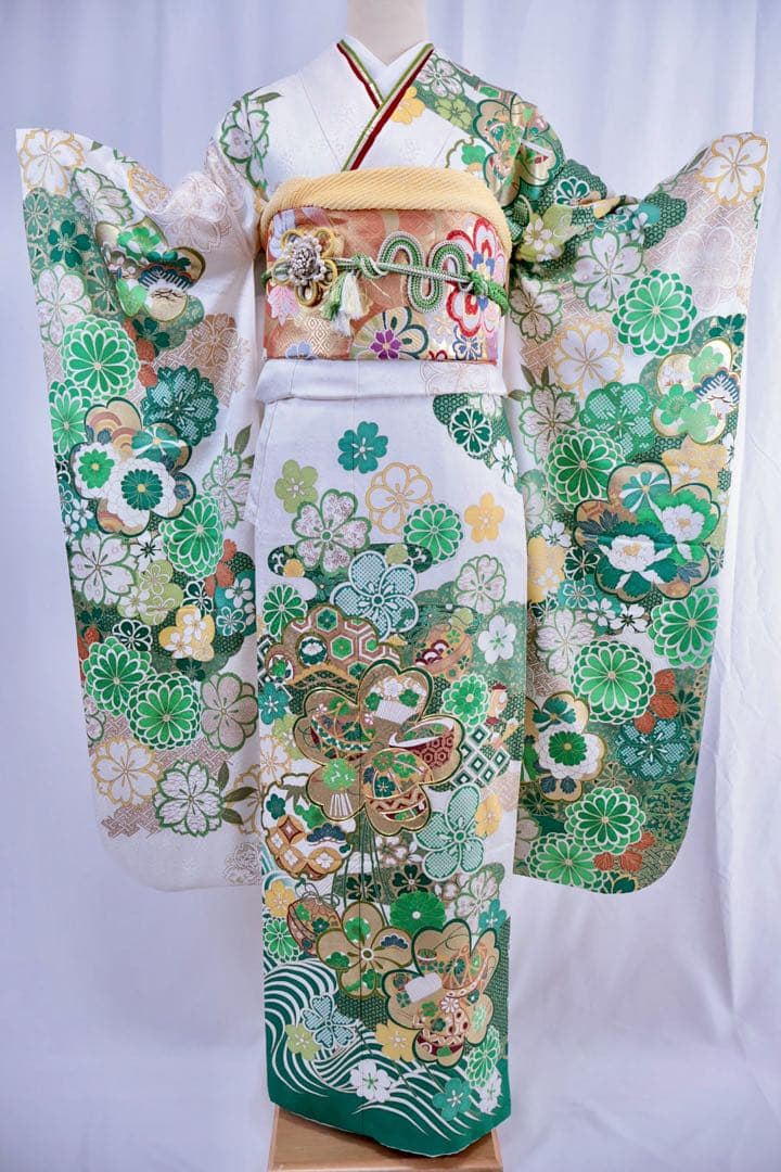 正絹　モダン系　白地にグリーン柄の振袖セット