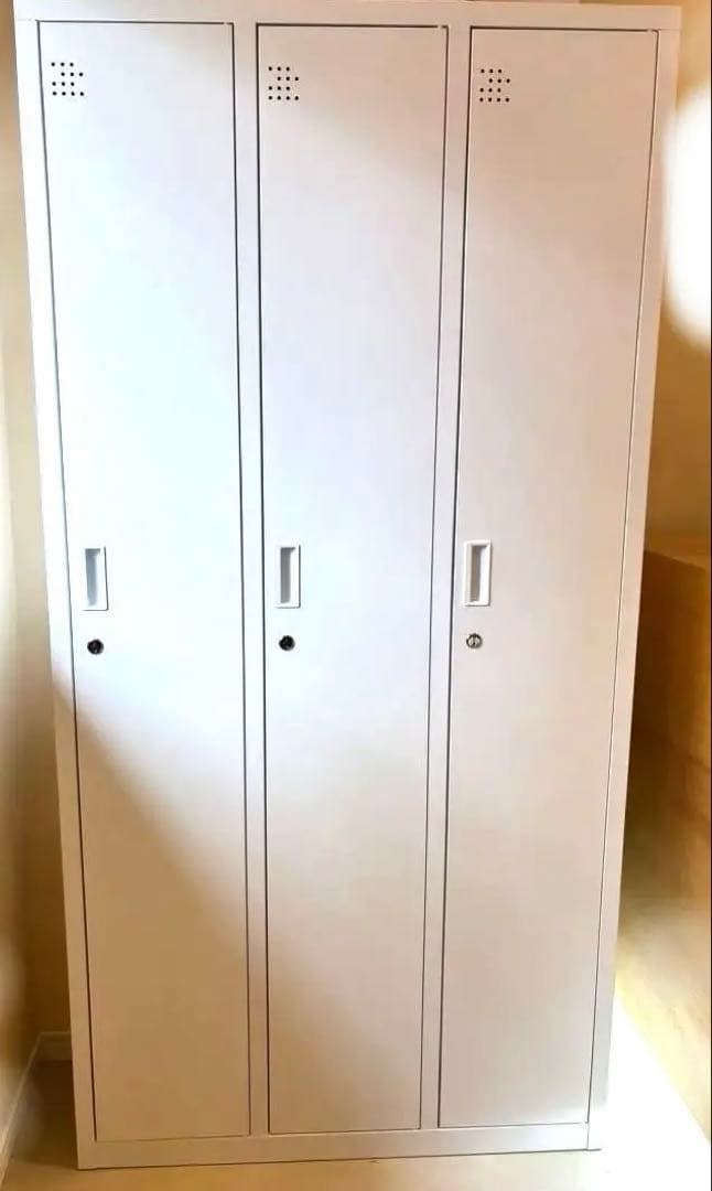 【送料込み】スチールロッカー3人用鍵付き3列