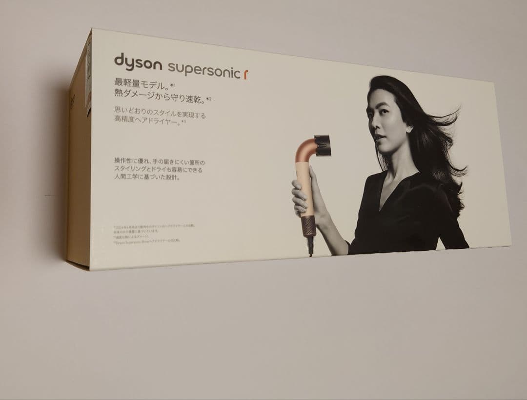 Dyson Supersonic ヘアドライヤ HD17VLP従来より小さく軽量