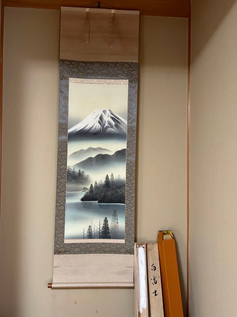 掛け軸 遠田岳南 『 白富士 』 絹本 希少 軸装 茶道具 掛軸
