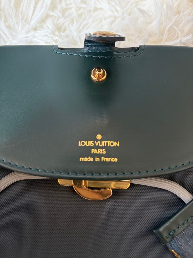 ルイ ヴィトン タイガ ベーリング ガーメントバッグ M30134 グリーン