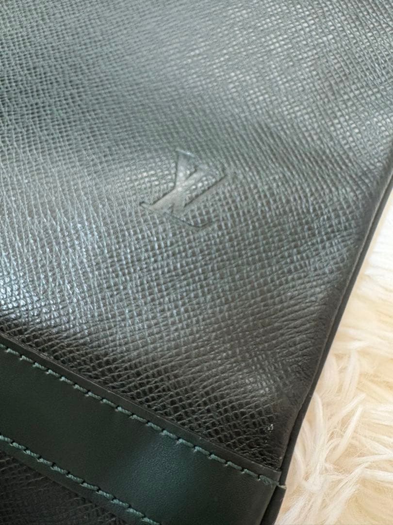 ルイ ヴィトン タイガ ベーリング ガーメントバッグ M30134 グリーン