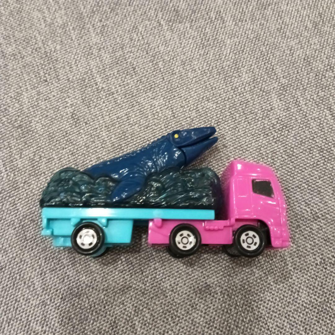 トミカ 魚付きトラック ミニカー