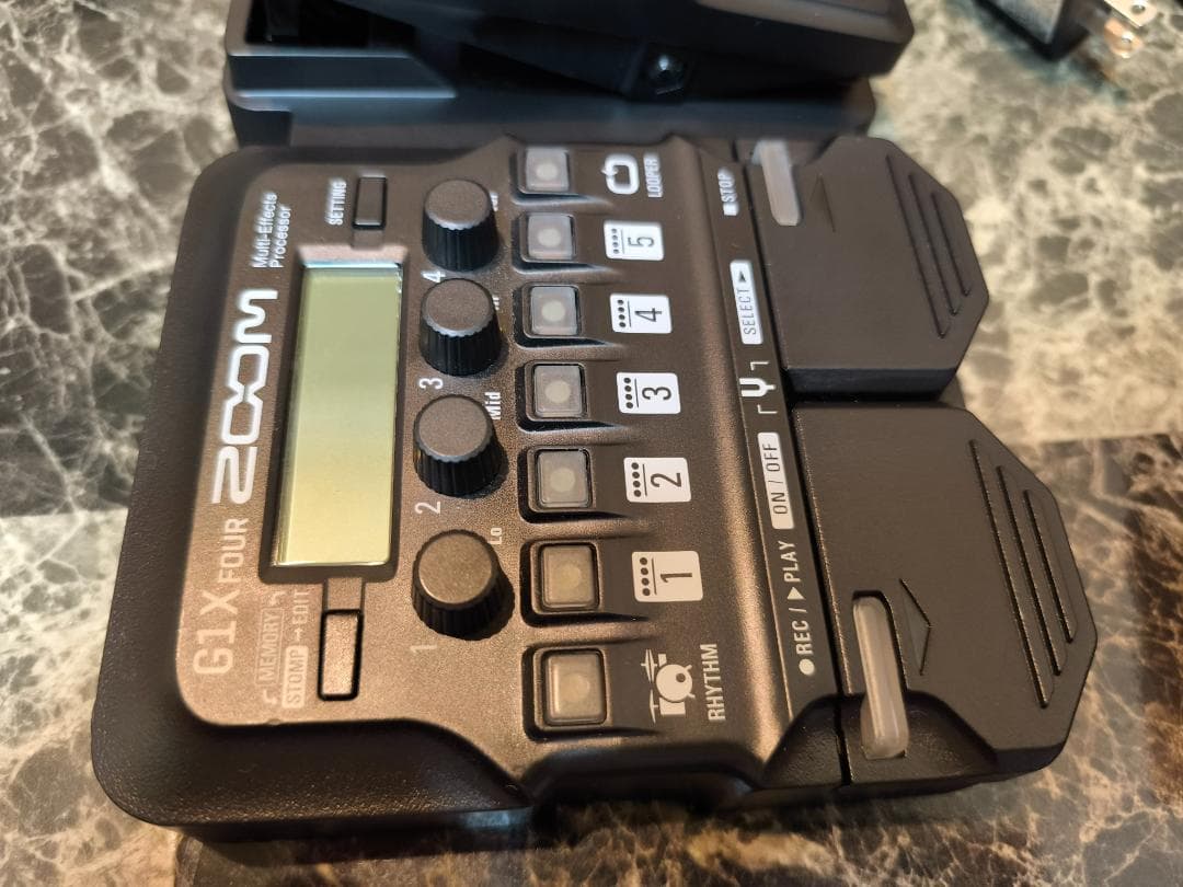 ☆彡ZOOM G1X FOUR マルチエフェクター　AD-16A/D付