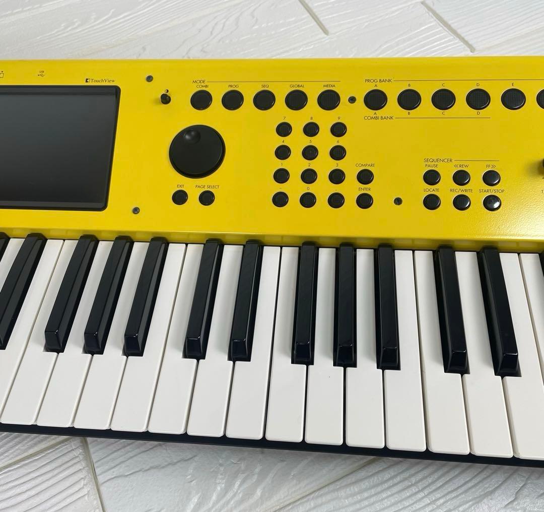 【希少】コルグ　KORG M50 シンセサイザー 61鍵 限定カラー　イエロー