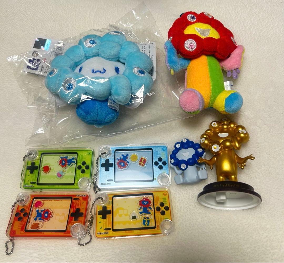 万博　ミャクミャク×サンリオコラボなどのキーホルダー&限定ぬいぐるみ8点セット