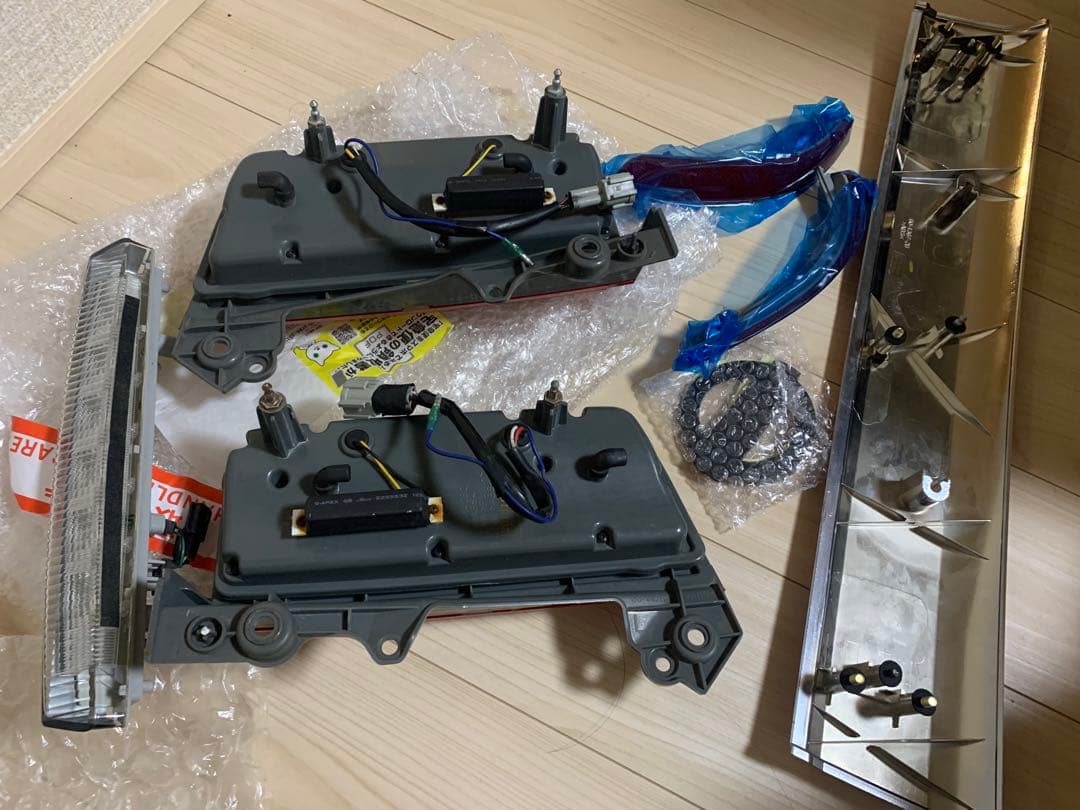 専用　E52 エルグランド Valenti （ヴァレンティ）テールランプ