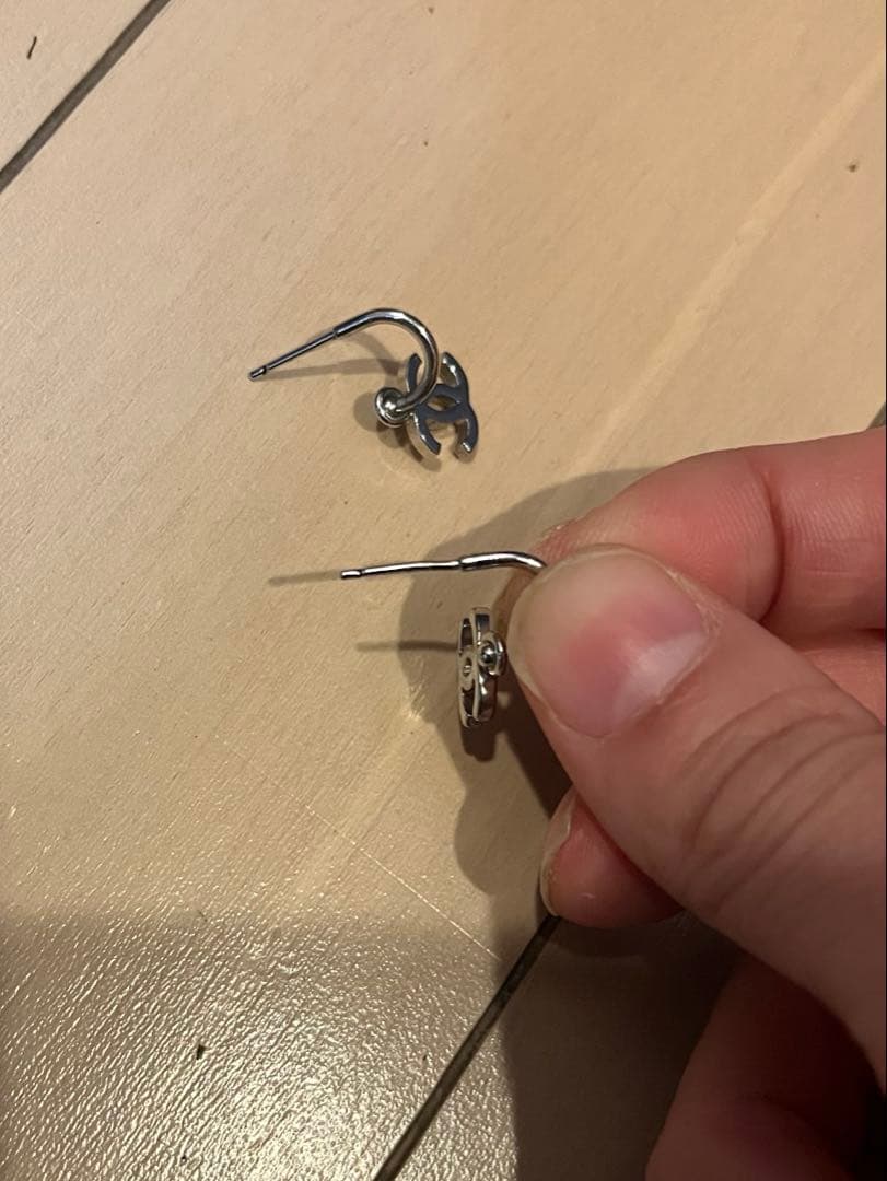 正規品　CHANEL スイング　シルバー ロゴ ピアス