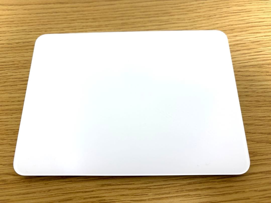 Magic Trackpad（USB‑C）ホワイト（Multi-Touch対応）