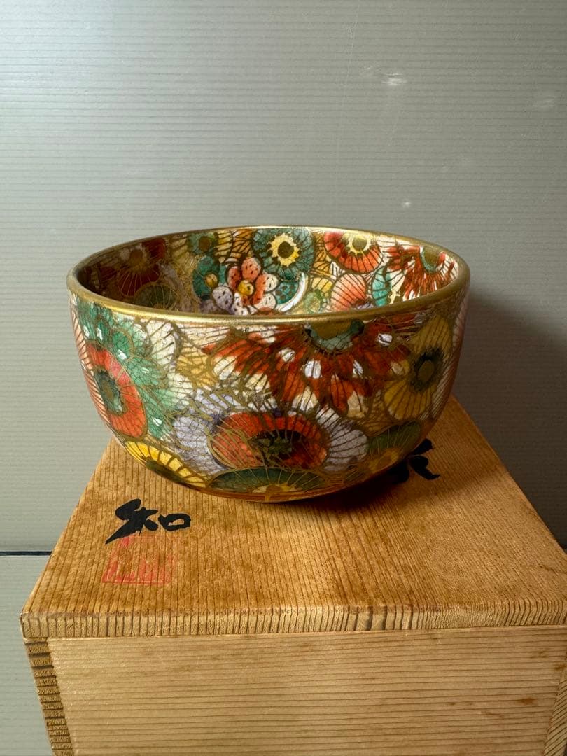 2860 薩摩焼　色絵金彩 牡丹 百花之図 茶碗