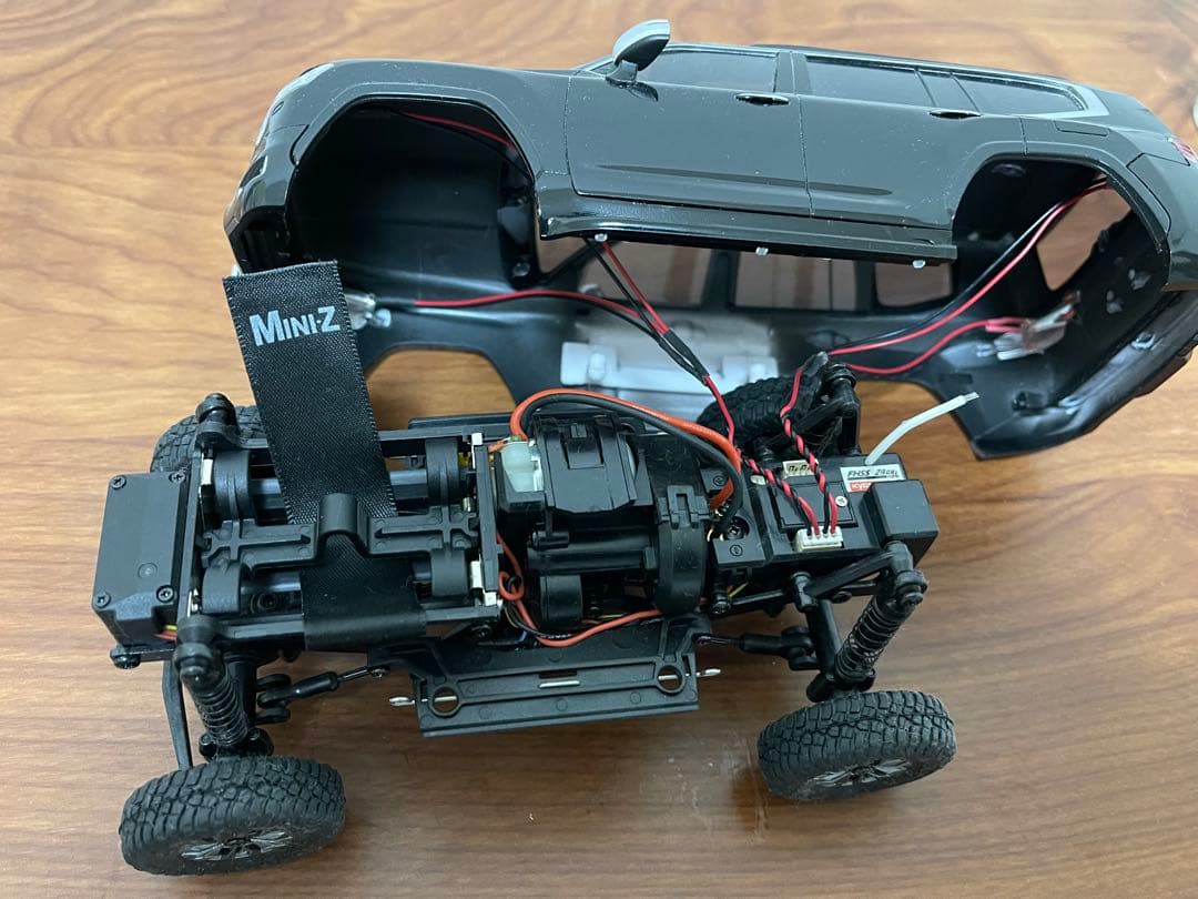 ミニッツ 4×4 ランドクルーザー300 黒　LED電飾付