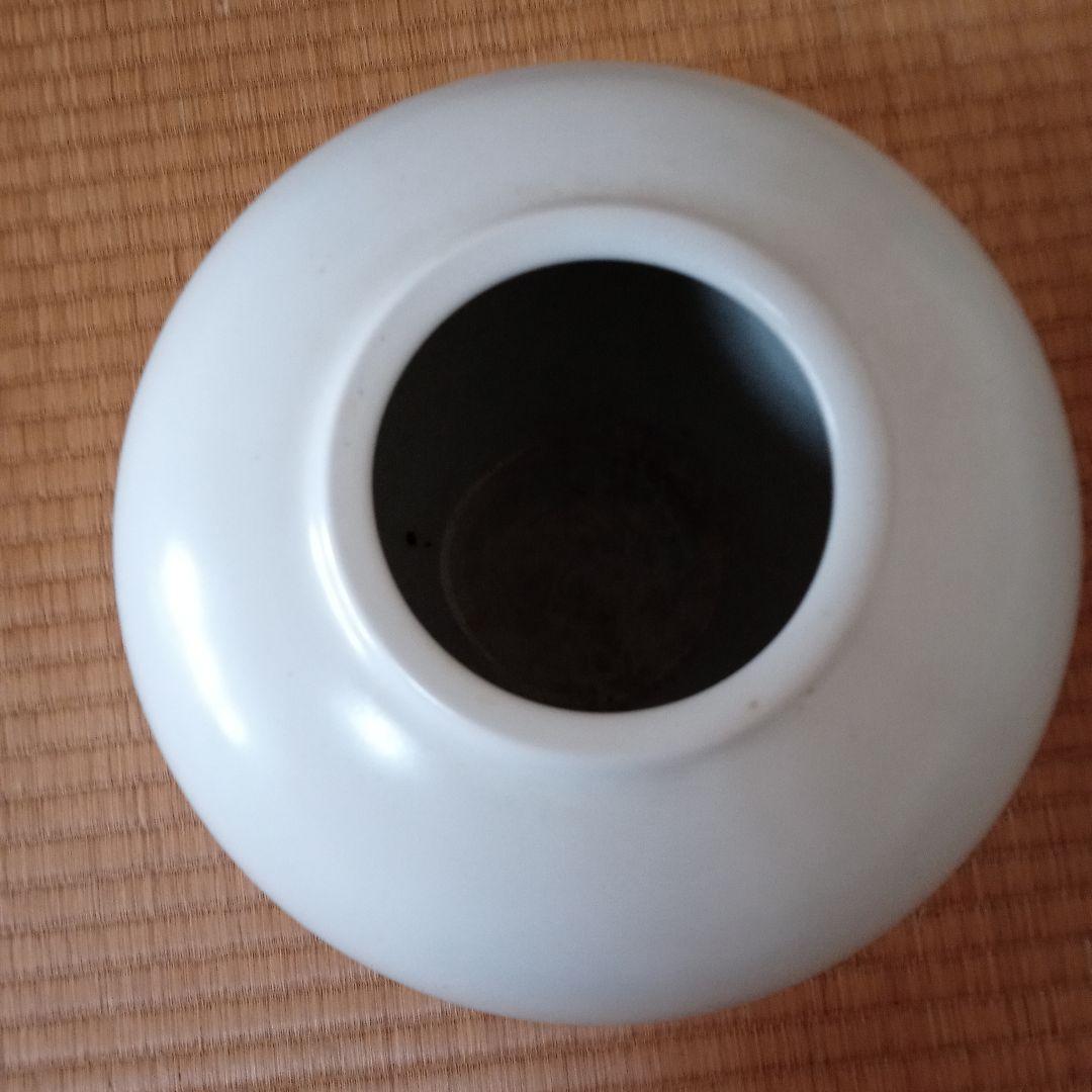 白磁　壺　高さ約20cm直径約20cm