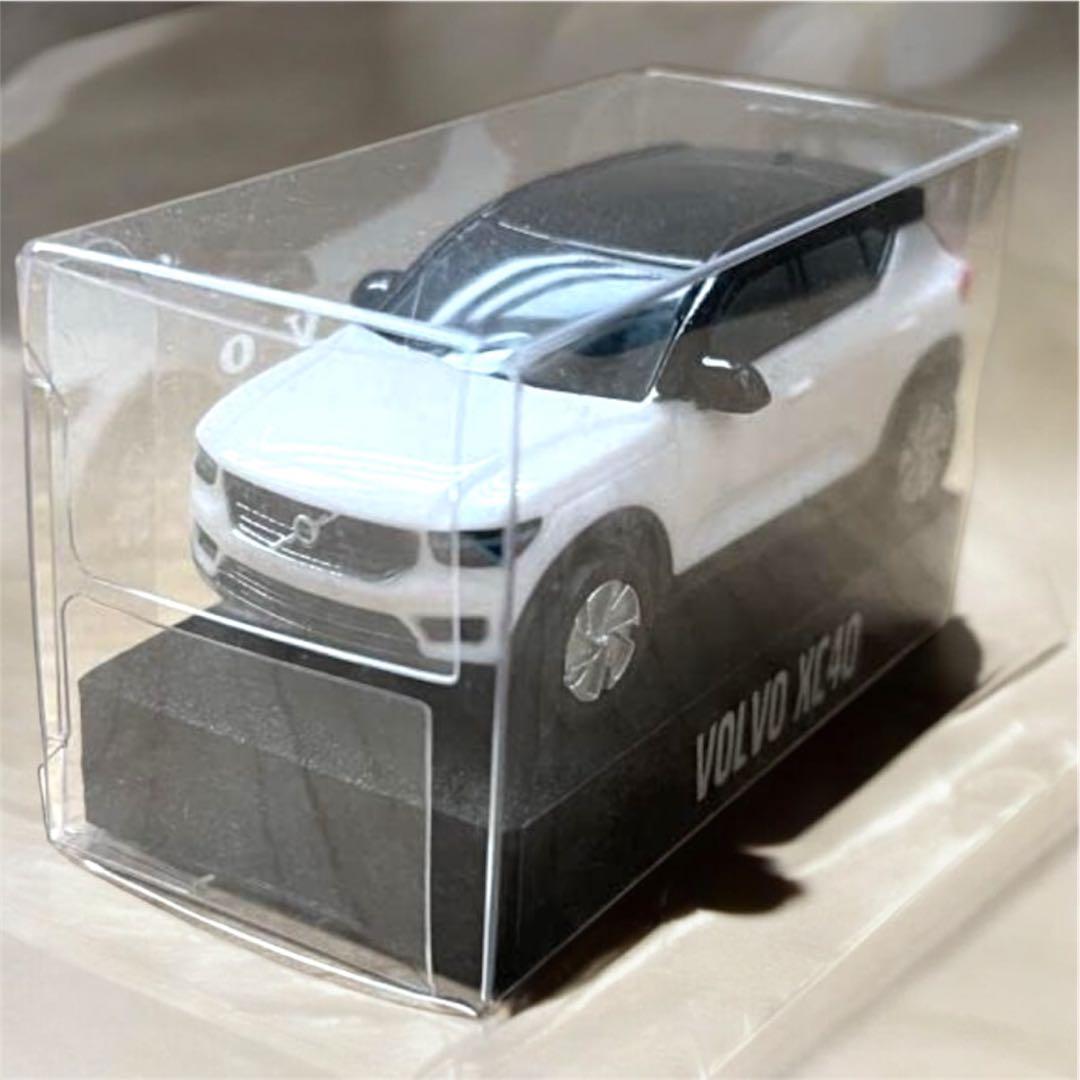【非売品】VOLVO XC40 ミニカー ホワイト　ディーラー専用　新品未開封