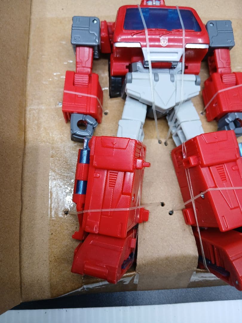 トランスフォーマー　スタジオシリーズ　SS-97 アイアンハイド フィギュア