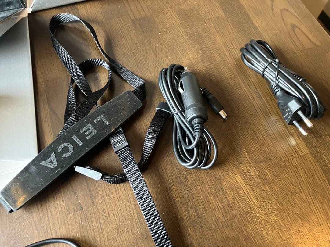 ライカ M-P240ブラックペイント 予備バッテリー　レザーケース