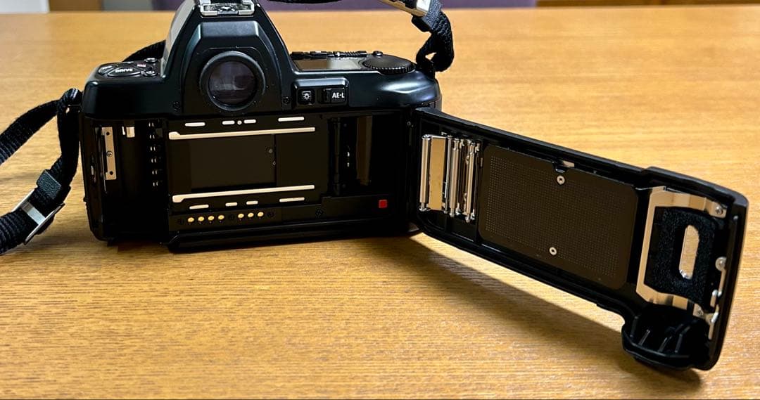 フィルム一眼レフカメラ「Nikon F-801s」　ストロボその他セット