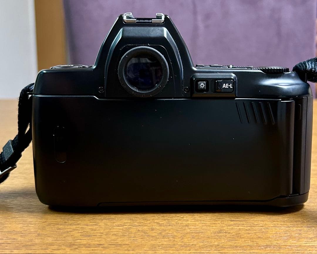 フィルム一眼レフカメラ「Nikon F-801s」　ストロボその他セット