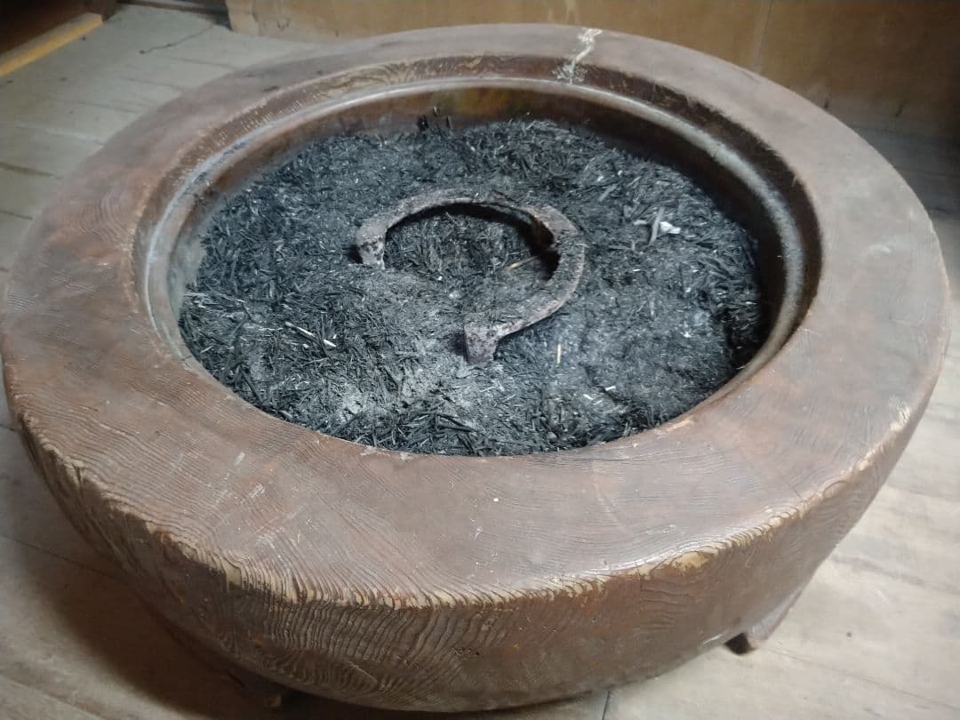 火鉢 杉（おそらく屋久杉）直径約80cm 五徳付き