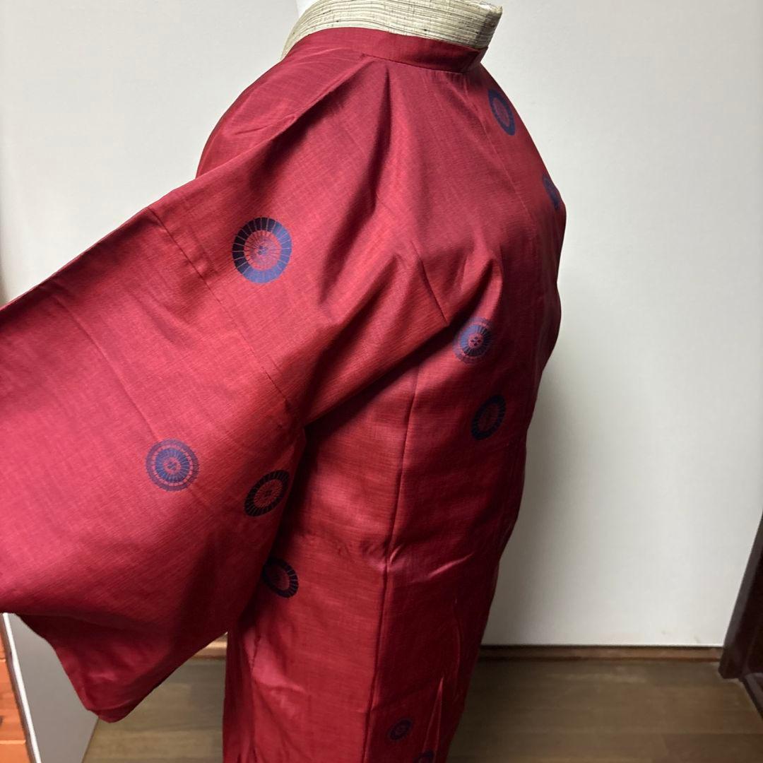 ◇正絹 新品　雨コート 和傘模様×映える深紅 大人粋モダン コート　ロング丈