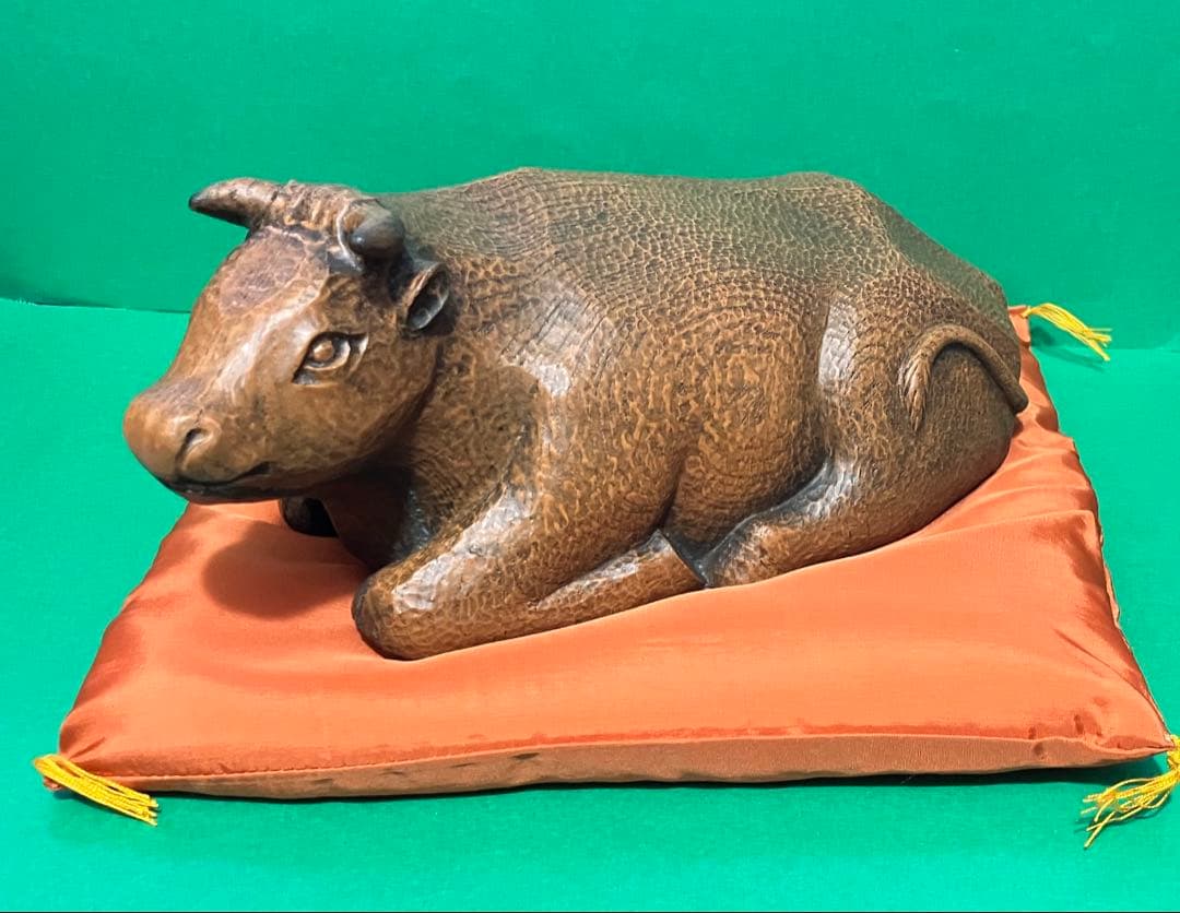 牛の置物　オレンジクッション付き　ブリデストン　エバーウッド　クラシック