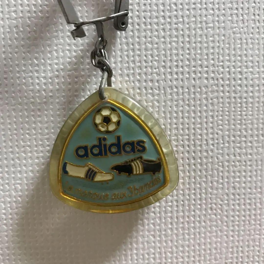フランスヴィンテージ  キーホルダー　adidas
