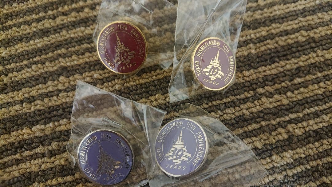 東京ディズニーランドキャスト関係者ピンバッチ緑色含む9個