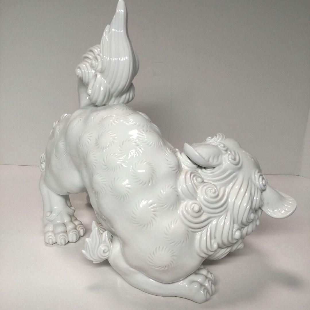 美品希少 酒井田柿右衛門 作 渦角福印 白磁獅子置物 床置 オブジェ