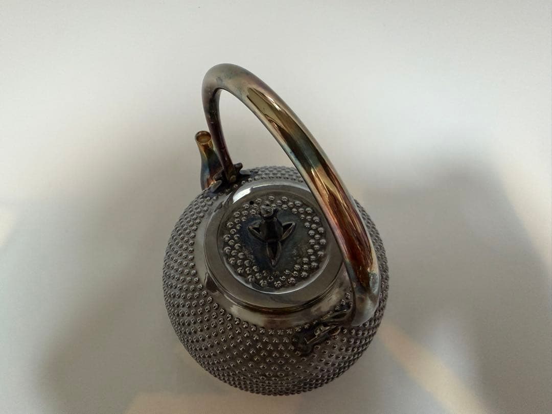 純銀製 釜形 霰打出 蕾摘 あられ 湯沸 口打出 銀瓶 煎茶道具