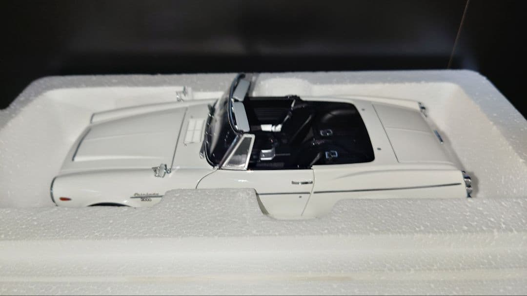 autoart 1/18 ダットサン フェアレディ 2000 SR311