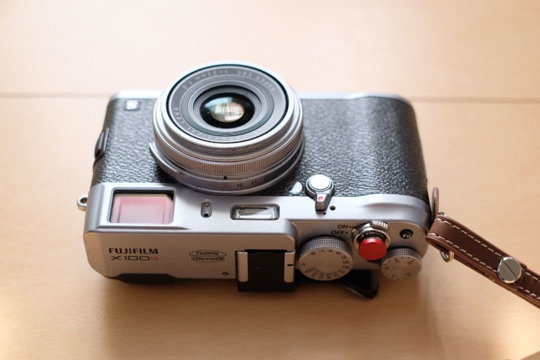 限界値下げ！動作品！FUJIFILM　デジタルカメラ　x100s オマケ付き！