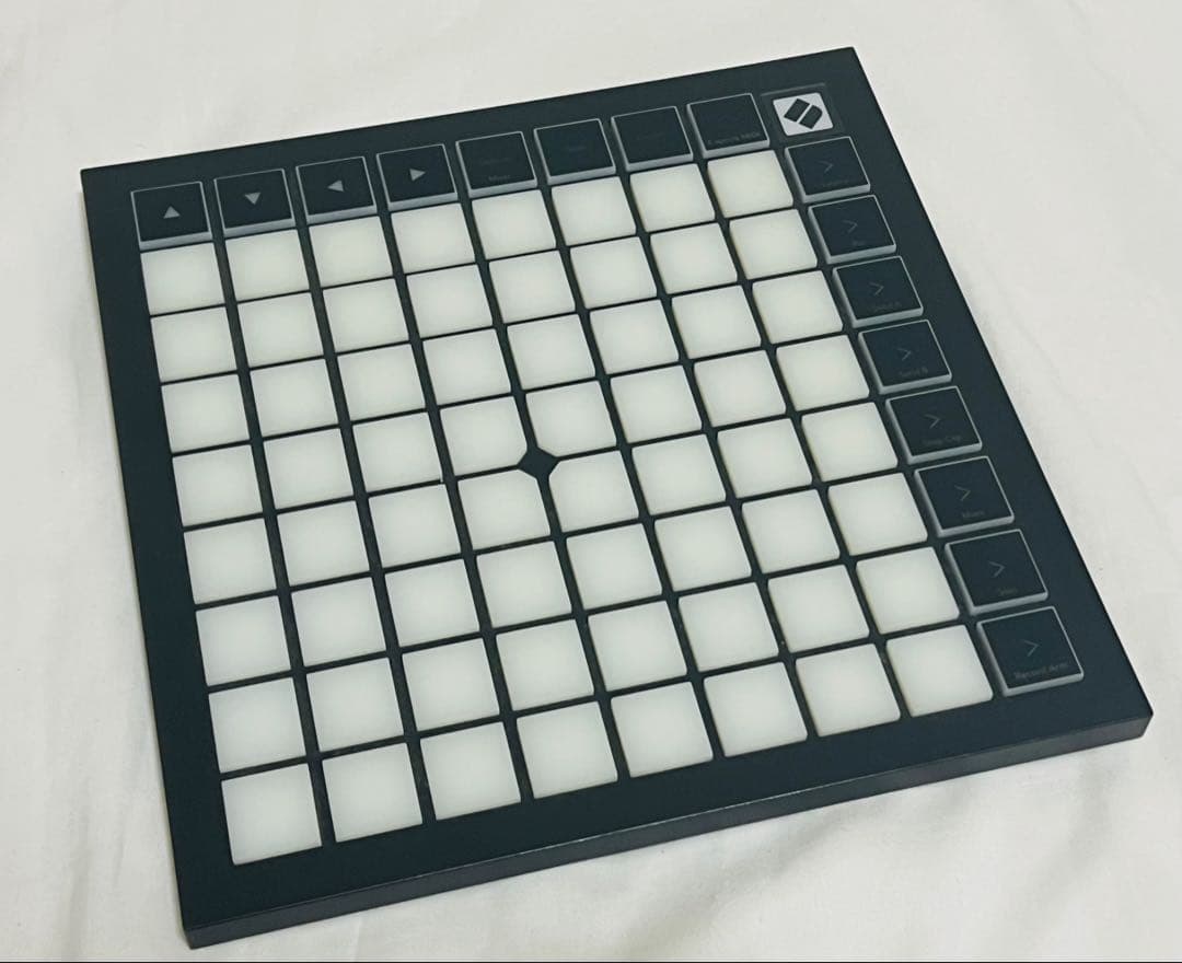 NOVATION Launchpad X MIDIコントローラー