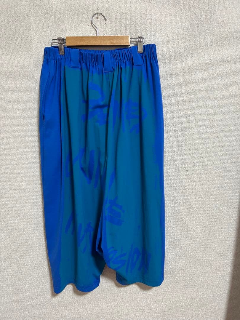 萌MOYURU 【美品】✨鮮やかなブルーのサルエルパンツ