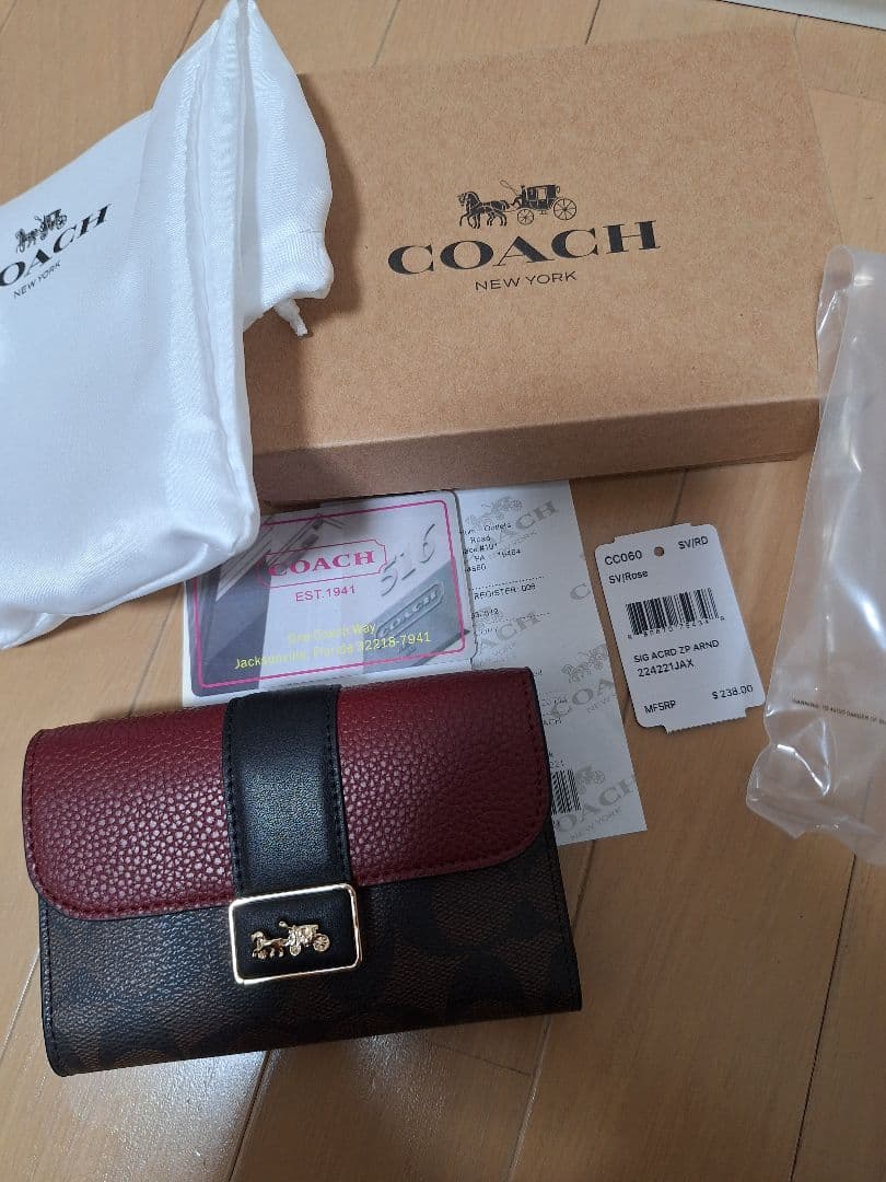 新品未使用　COACH 　折り財布