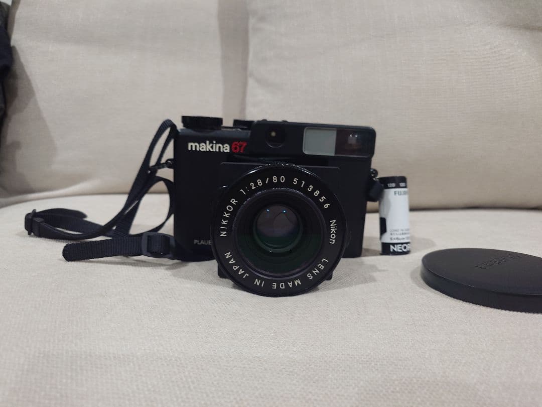 フィルムカメラ PLAUBEL makina67 NIKKOR 1:2 80mm