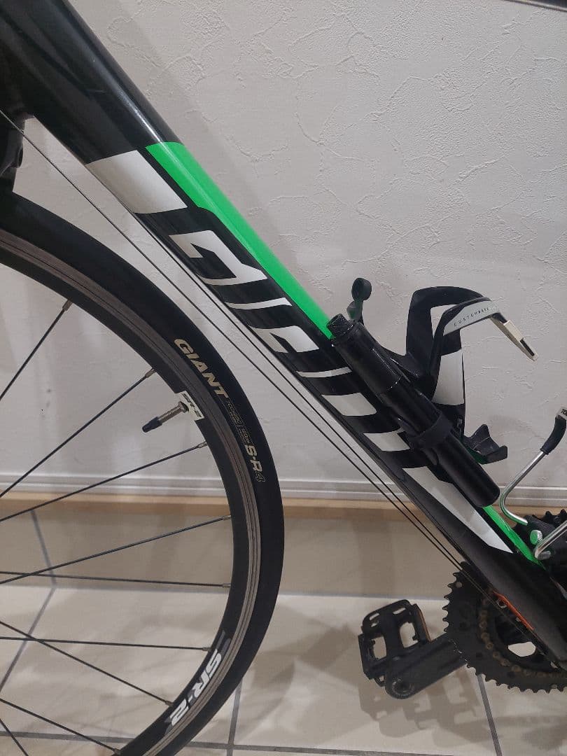 GIANT 「ジャイアント」 CONTEND ロードバイク アルミ　空気入れ