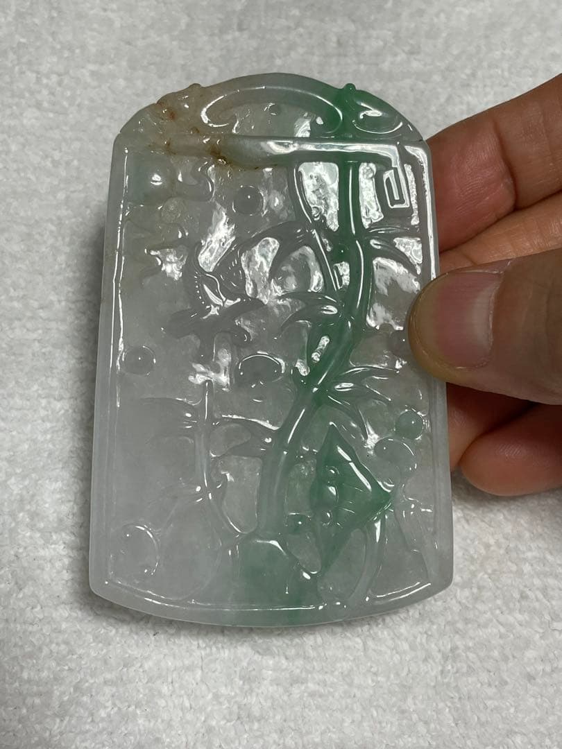 翡翠　天然石　ペンダントヘッド　御守り　竹鳥模様