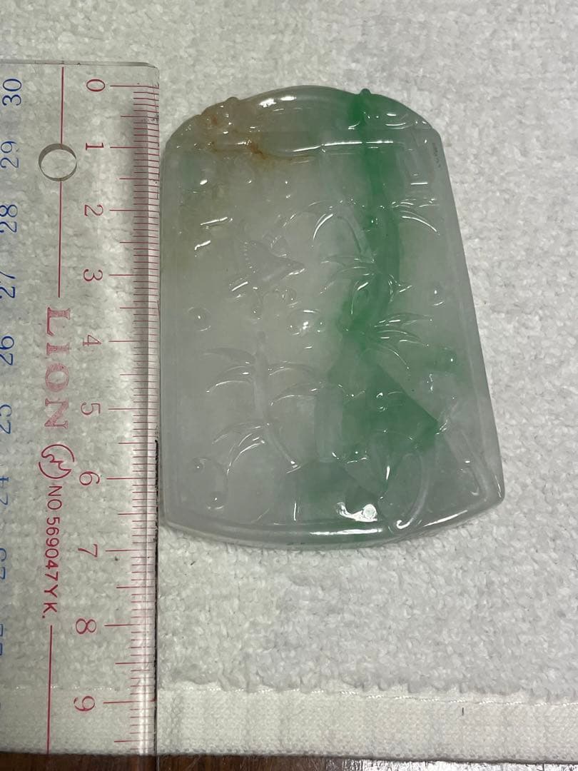 翡翠　天然石　ペンダントヘッド　御守り　竹鳥模様