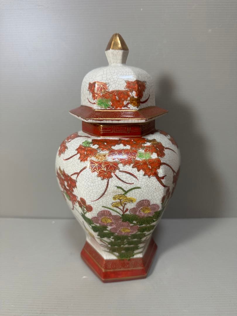 2155 薩摩焼 丸十字紋 色絵金彩花葉文　沈香壺　金彩