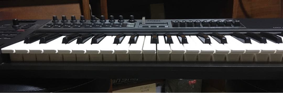Roland　アフタータッチ対応MIDIキーボードコントローラー PCR-500