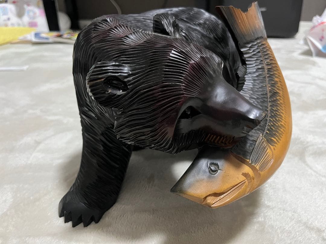 木彫りの熊 鮭をくわえた熊