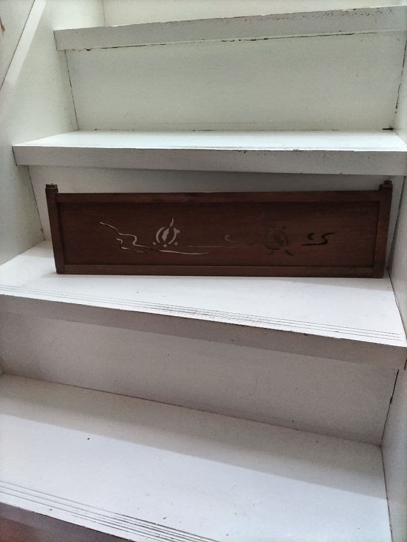 昭和レトロ　古い茶箪笥の戸1枚（亀柄）