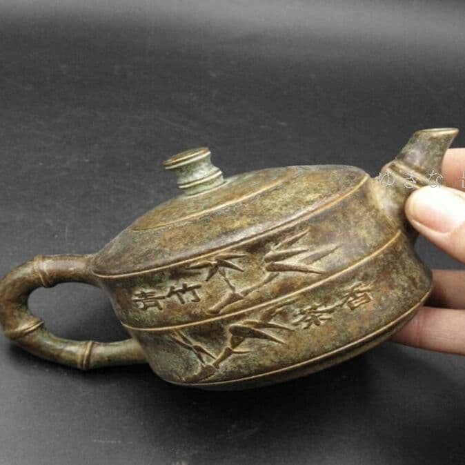 古玩古びた工芸品の青竹茶香のやかんの徳利の置物。