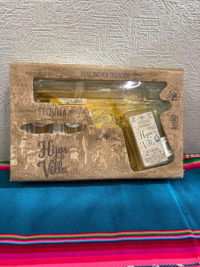テキーラ Hijos de Villa レポサド ピストル型ボトル＋グラス2個