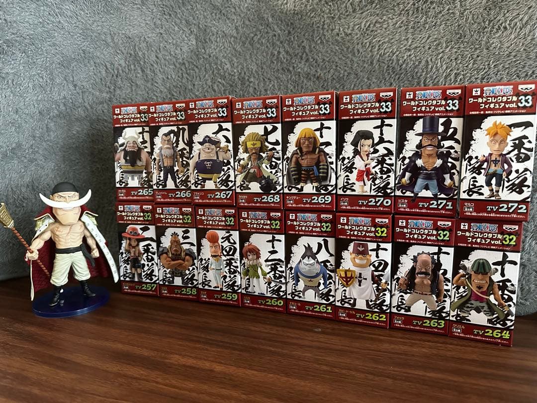 ワンピース　ワールドコレクタブルフィギュア