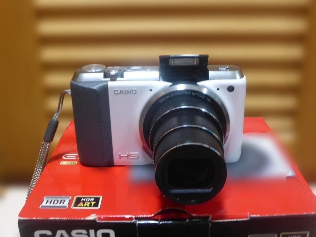 CASIO EX-ZR700 コンパクトデジタルカメラ【中古美品】